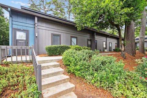 Attractive and well-maintained exterior of apartment building at Pine Village North in Smyrna, GA